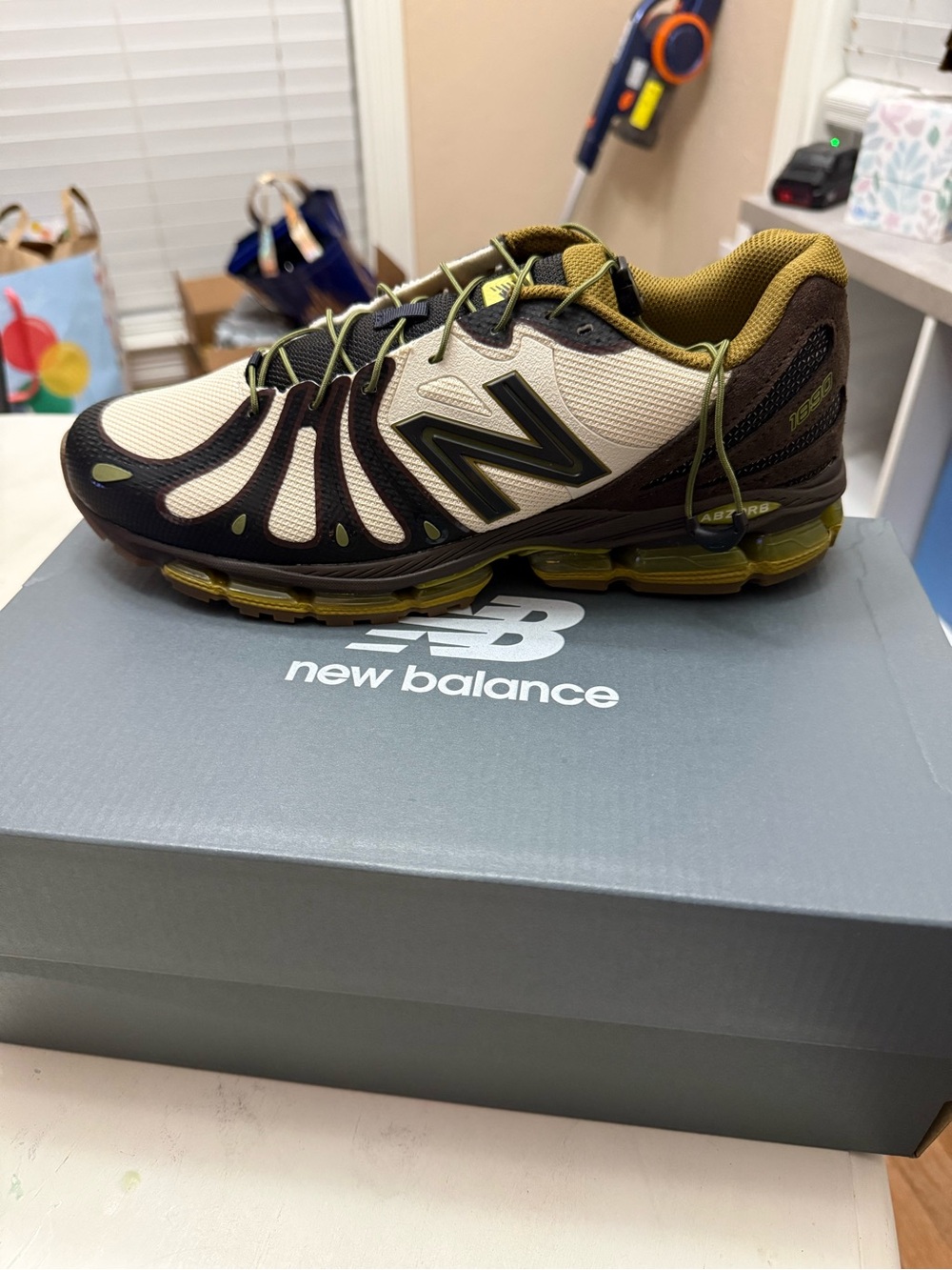 BRAND NEW -New Balance ABZORB 1890, Cream, Olive & Brown Athletic Sneakers